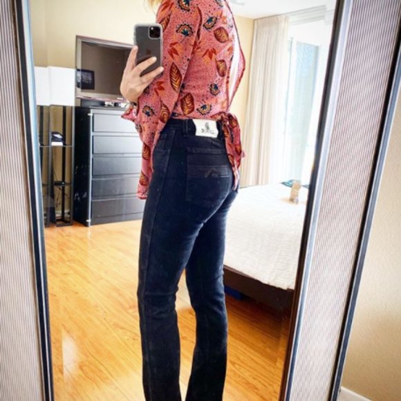 Instagram --> Jennysmirror - Picture 3 of 9